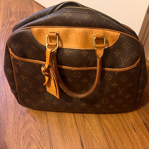 Louis Vuitton Handbags - LOUIS VUTTION
